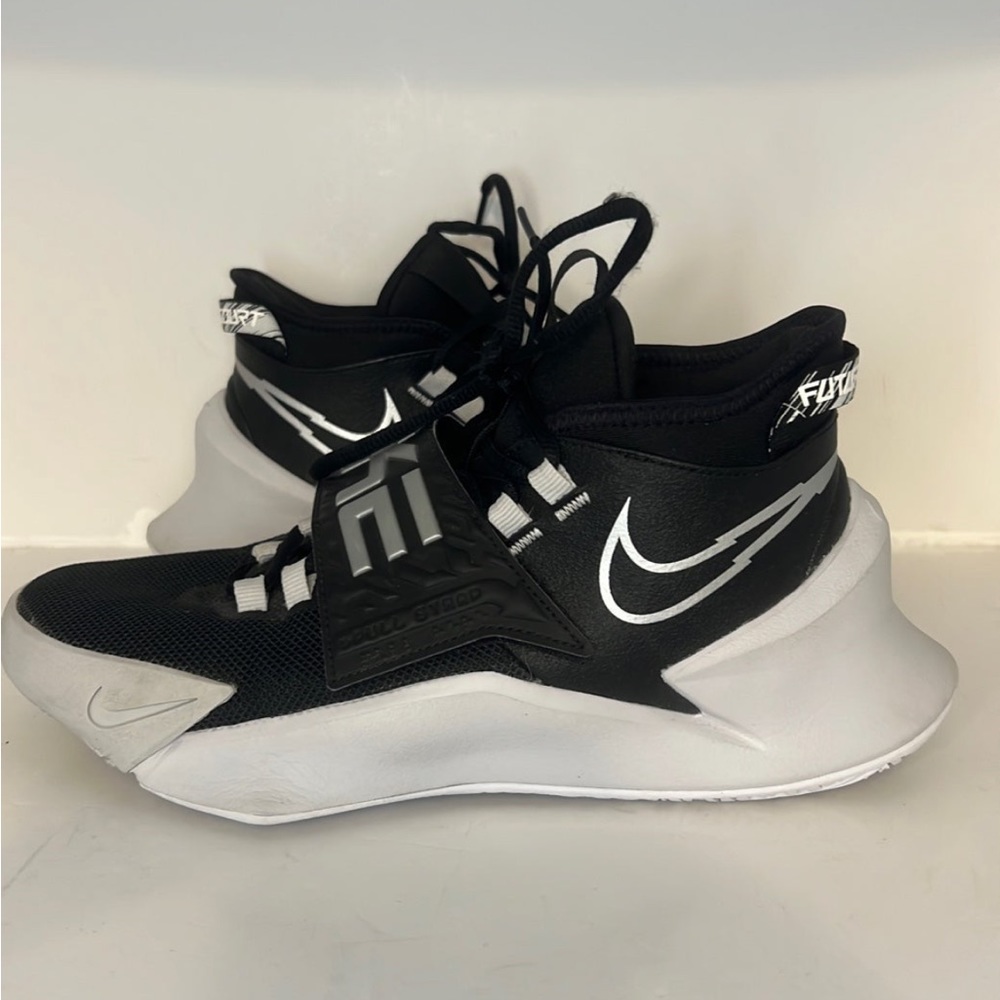 Nike Future Court 3 Black Photon Dust Sz 6.5Y